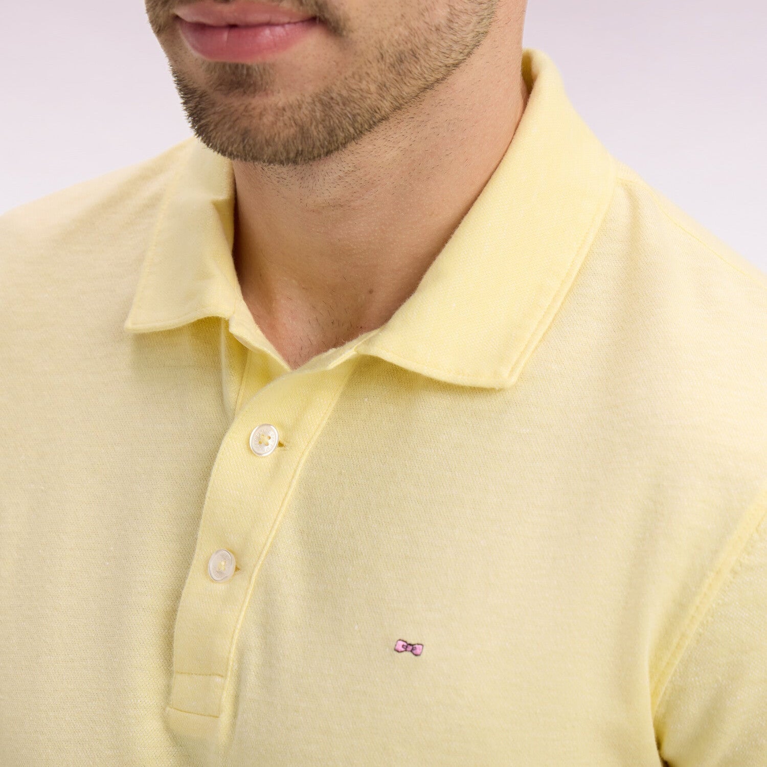 https://ausoni.swiss/products/polo-a-manches-courtes-en-oxford-coupe-regular-jaune