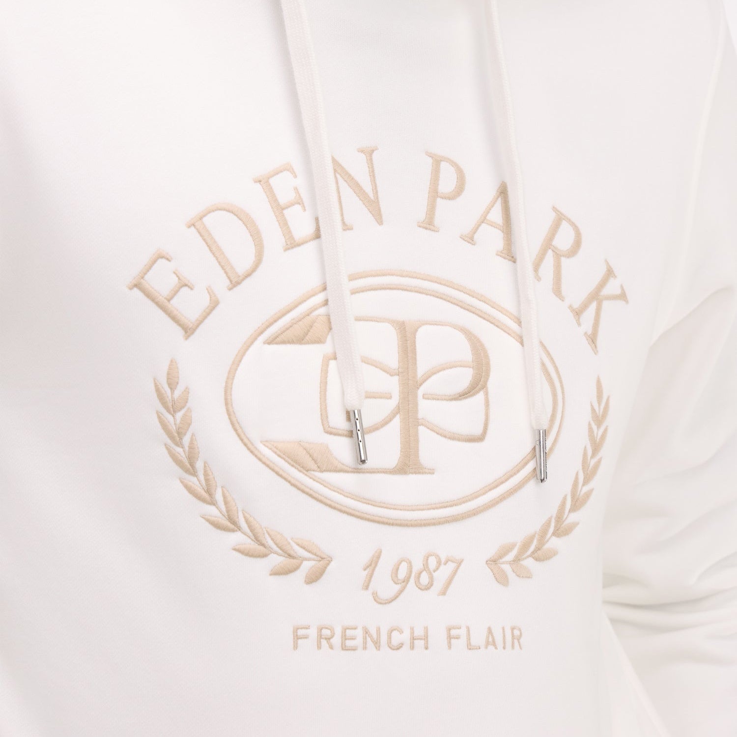 https://ausoni.swiss/products/sweatshirt-a-capuche-brode-ecru